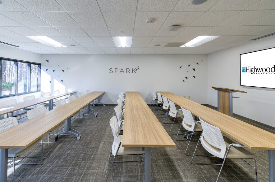 3600 Glenwood Ave, Raleigh, NC à louer - Photo intérieure - Image 3 de 4