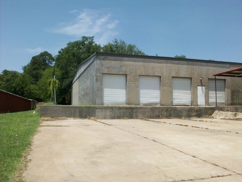 1202 W 1st St, Mount Pleasant, TX à vendre - Photo du bâtiment - Image 2 de 5