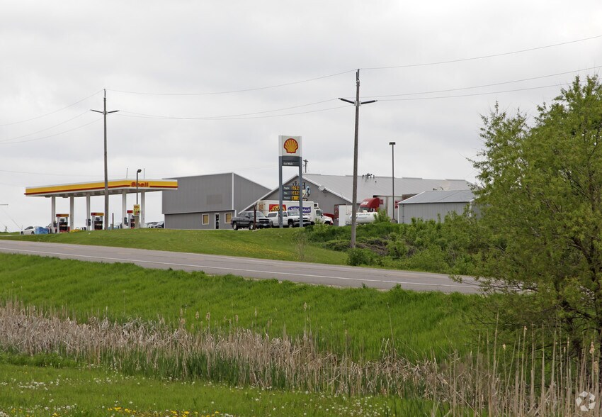607 Highway 55 E, Maple Lake, MN à vendre - Photo du bâtiment - Image 2 de 7