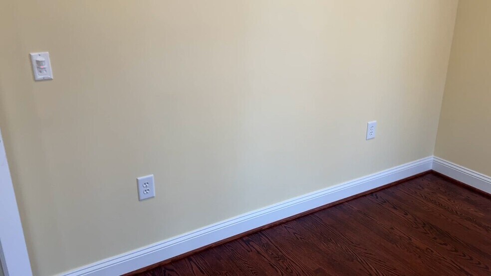 585 Colonial Park Dr, Roswell, GA à vendre - Vidéo sur l’inscription commerciale - Image 3 de 23