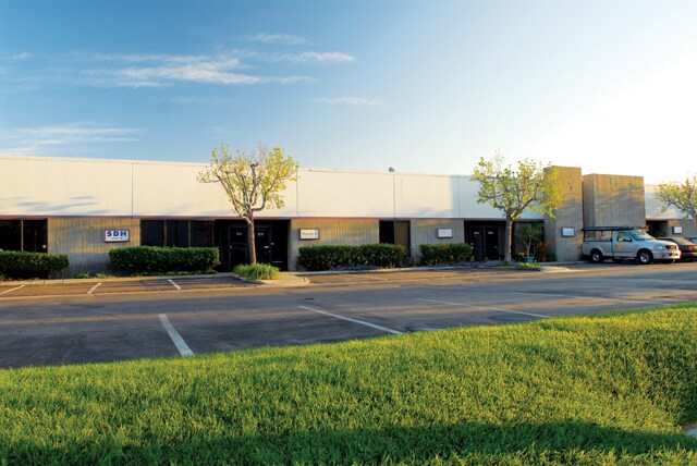 2720-2796 E Miraloma Ave, Anaheim, CA à louer - Photo du bâtiment - Image 3 de 3