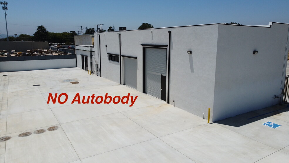 20928 Itasca St, Chatsworth, CA for lease - Building Photo - Image 1 of 27