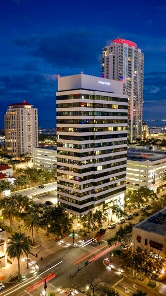 150 2nd Ave N, Saint Petersburg, FL à louer - Photo du bâtiment - Image 2 de 9