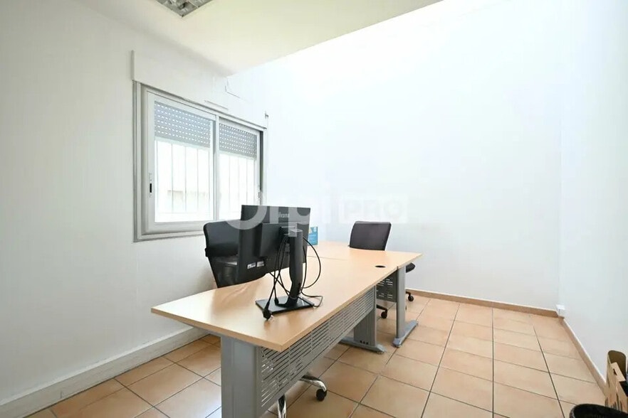 Flex in Chassieu for sale - Interior Photo - Image 3 of 12