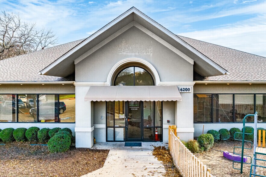 6200 W Virginia Pky, McKinney, TX à louer - Photo du bâtiment - Image 3 de 4