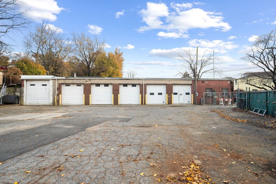 76 Runyon Ave, Yonkers, NY for lease - Building Photo - Image 2 of 11