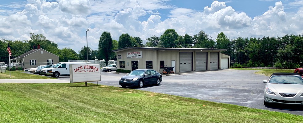 9013 W Market St, Colfax, NC for sale - Primary Photo - Image 1 of 1