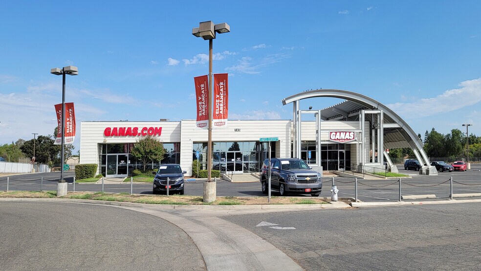 145 E Auto Center Dr, Fresno, CA à louer - Photo du bâtiment - Image 2 de 11