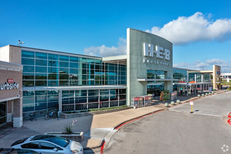 603 Louis Henna, Round Rock, TX for lease - Primary Photo - Image 2 of 10