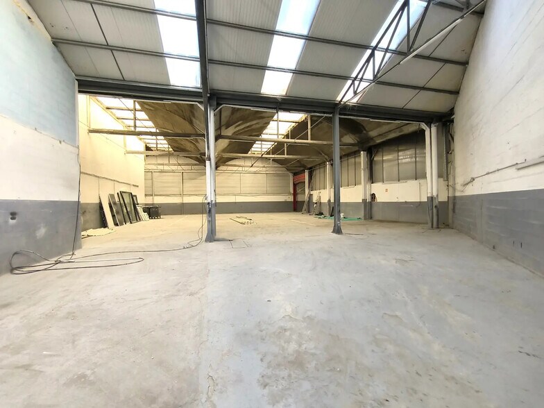 Flex in Épinay-sur-Seine for lease - Building Photo - Image 2 of 5