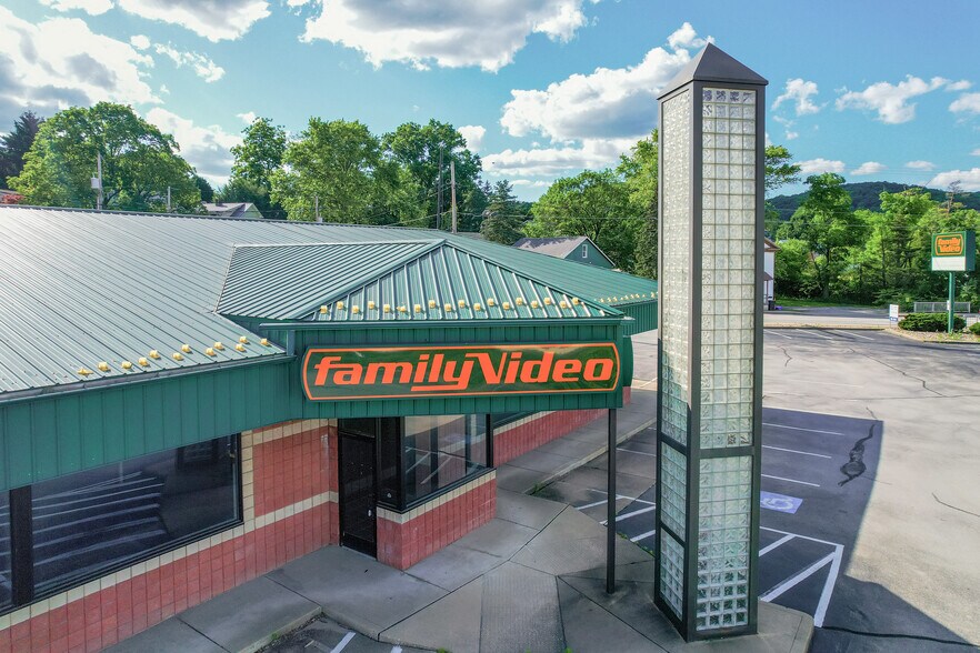 1235 Oakland Ave, Indiana, PA à louer - Photo du bâtiment - Image 3 de 11