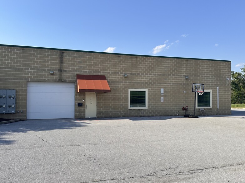 945 E Park Dr, Harrisburg, PA for lease - Building Photo - Image 2 of 4