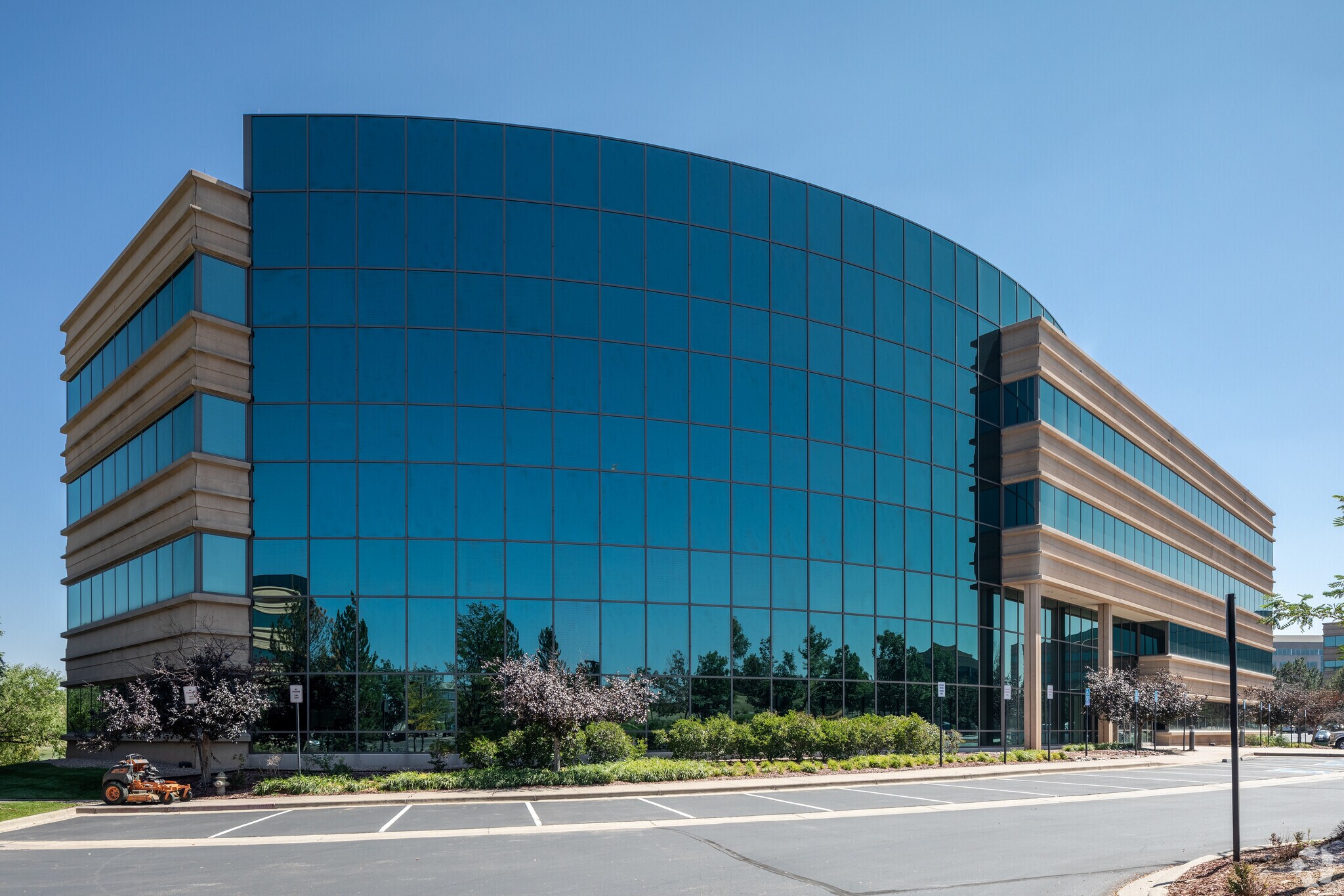 9555 S Maroon Cir, Englewood, CO for lease Building Photo- Image 1 of 5