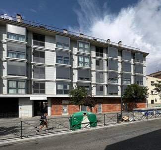 Plus de détails pour Multi-résidentiel à vendre