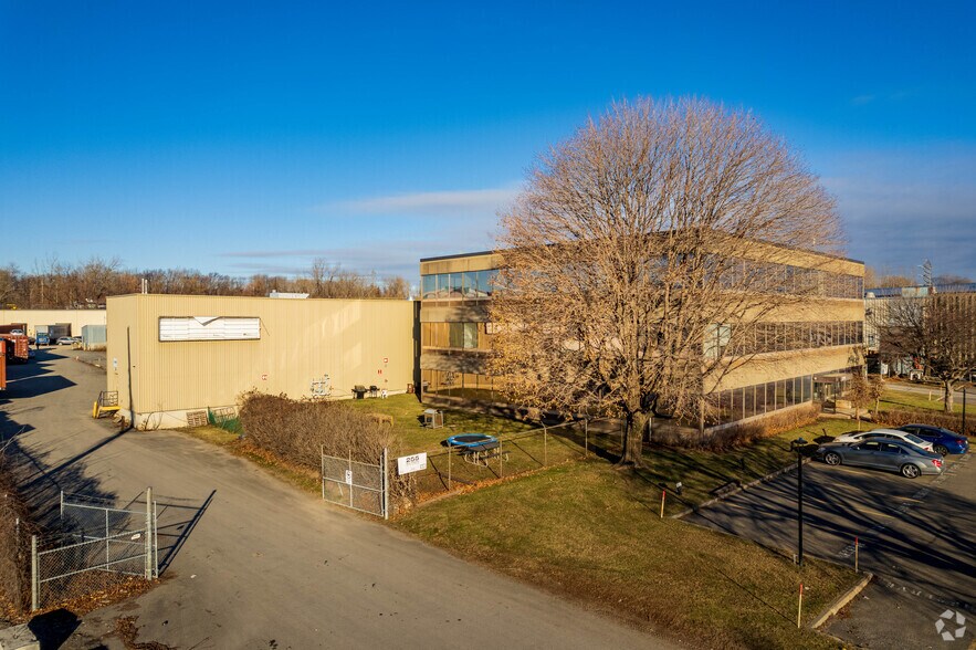 255 Rue Norman, Lachine, QC à louer - Photo du bâtiment - Image 2 de 5