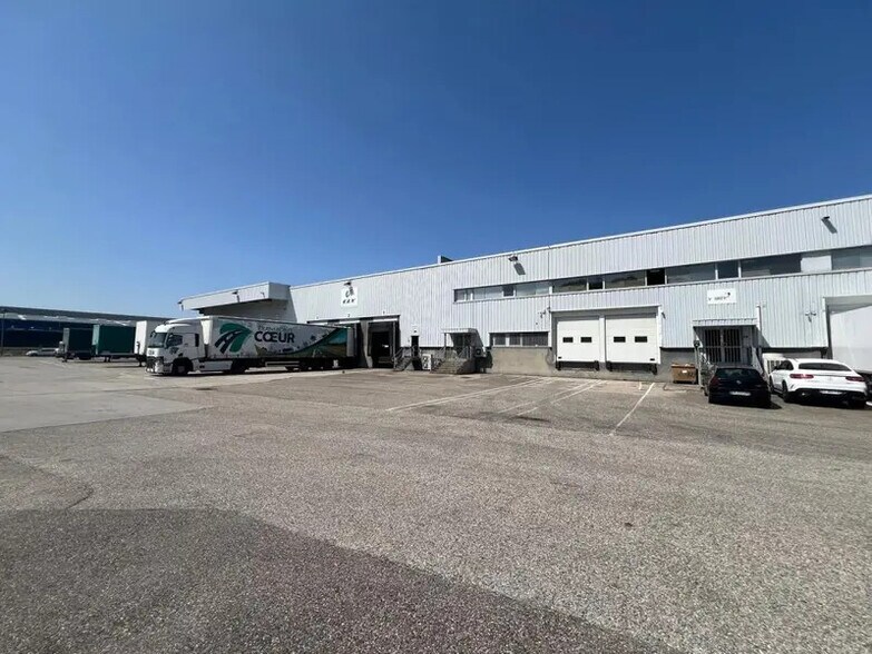 Industrial in Saint-Quentin-Fallavier for sale - Building Photo - Image 1 of 3