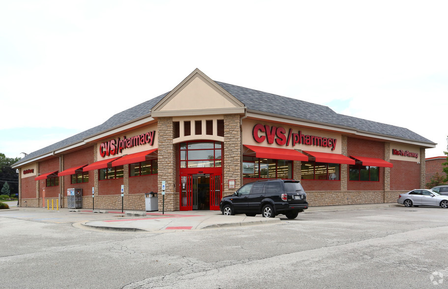 2075 S Lake St, Mundelein, IL for lease - Primary Photo - Image 1 of 3