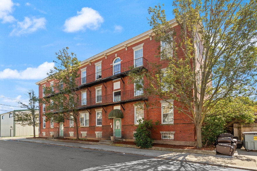 10-14 Lynch St, Salem, MA for sale - Building Photo - Image 2 of 7