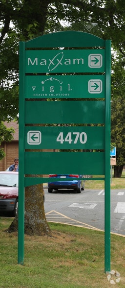 4464 Markham St, Saanich, BC for lease - Building Photo - Image 2 of 7