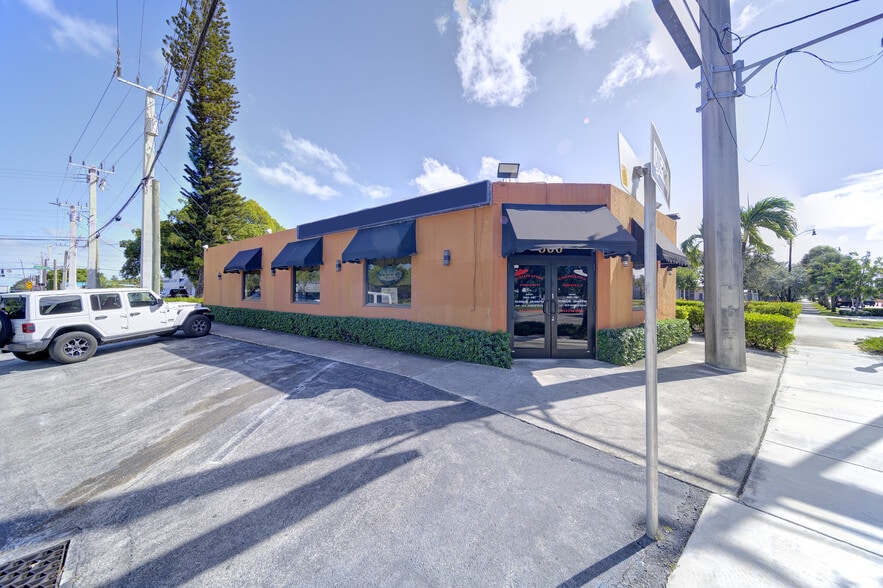 600 S Dixie Hwy W, Pompano Beach, FL for sale - Primary Photo - Image 1 of 26