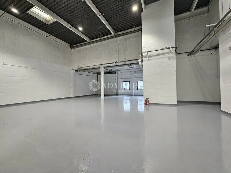 Office in Gennevilliers for lease - Interior Photo - Image 3 of 40