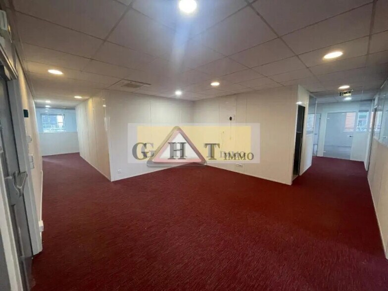 Office in Chevilly-Larue for lease - Interior Photo - Image 1 of 12