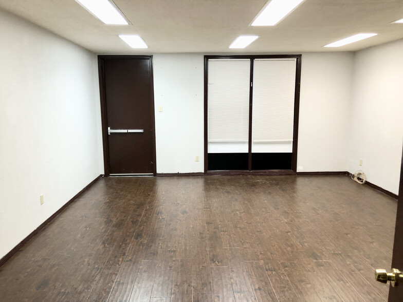 9203 Bellaire Blvd, Houston, TX for lease - Interior Photo - Image 3 of 13