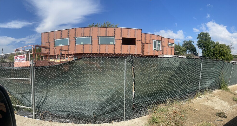 2619 North Fwy, Houston, TX à vendre - Photo du bâtiment - Image 2 de 5