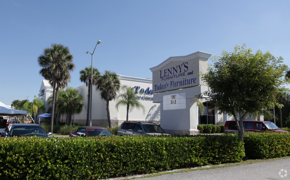 15531 S Tamiami Trl, Fort Myers, FL for sale - Building Photo - Image 2 of 3