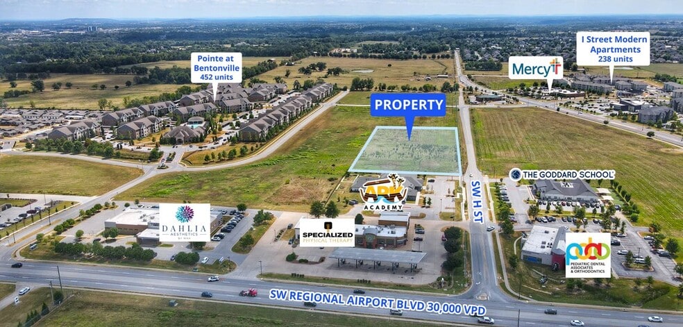 Soutwest H St, Bentonville, AR à vendre - Photo du bâtiment - Image 1 de 1