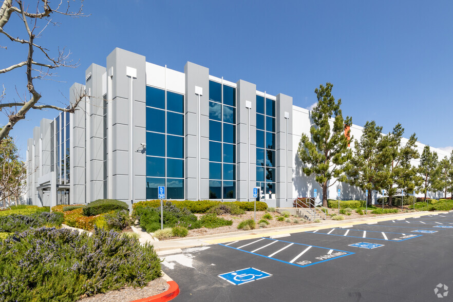 6860 Sycamore Canyon Blvd, Riverside, CA for lease - Building Photo - Image 3 of 7