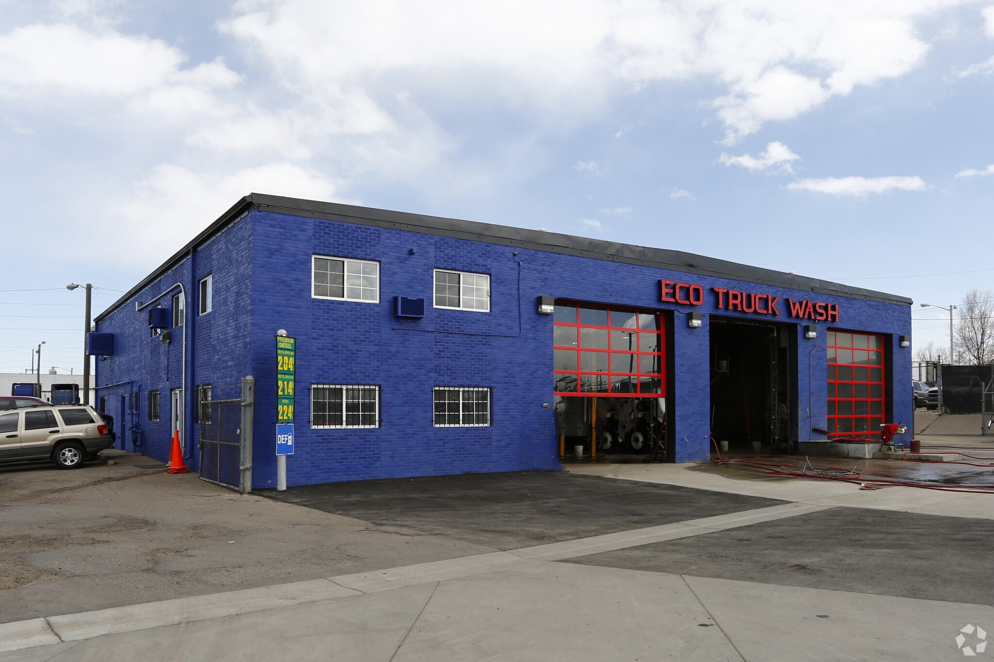 Brighton Blvd & York St - Portfolio Sale portefeuille de 5 propriétés à vendre sur LoopNet.ca Photo du bâtiment- Image 1 de 6