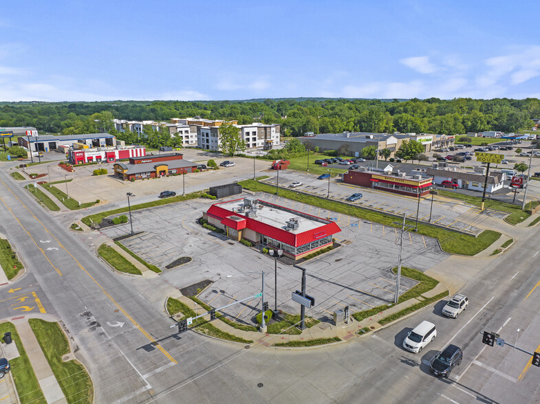 401 S Broadway, Oak Grove, MO à vendre - Photo principale - Image 1 de 1