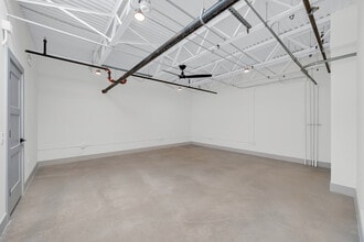 215 Coca Cola Pl, San Antonio, TX for lease Building Photo- Image 1 of 6