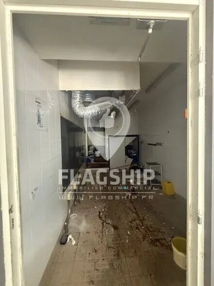 Retail in Paris for lease - Building Photo - Image 3 of 9