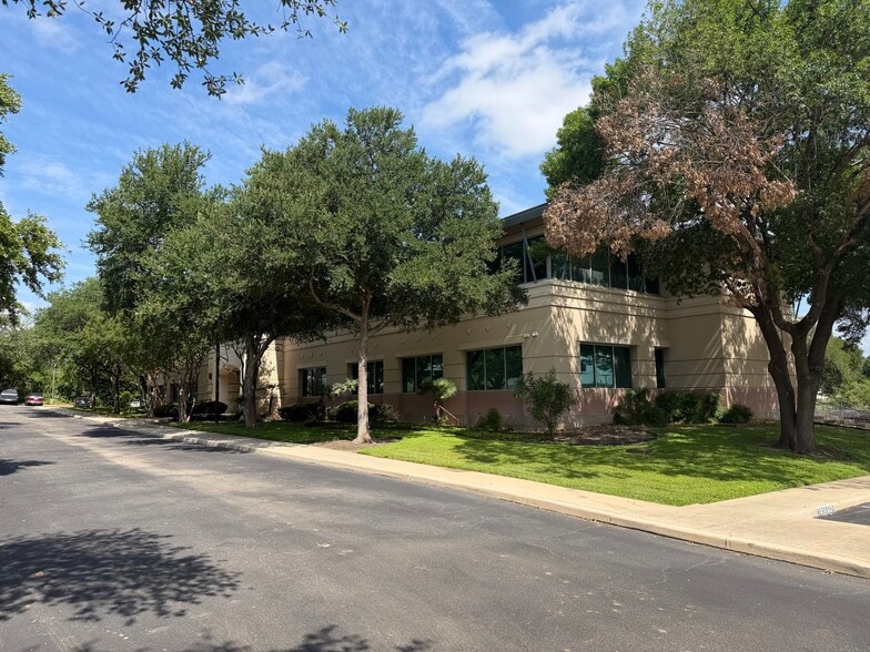 555 E Ramsey Rd, San Antonio, TX for lease - Building Photo - Image 3 of 7