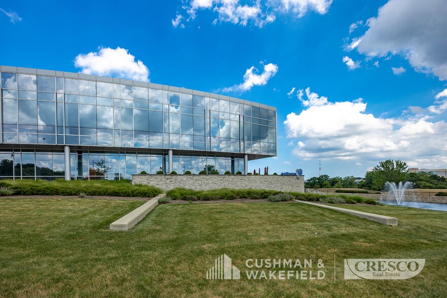 25435 Harvard Rd, Beachwood, OH à louer - Photo du bâtiment - Image 2 de 15