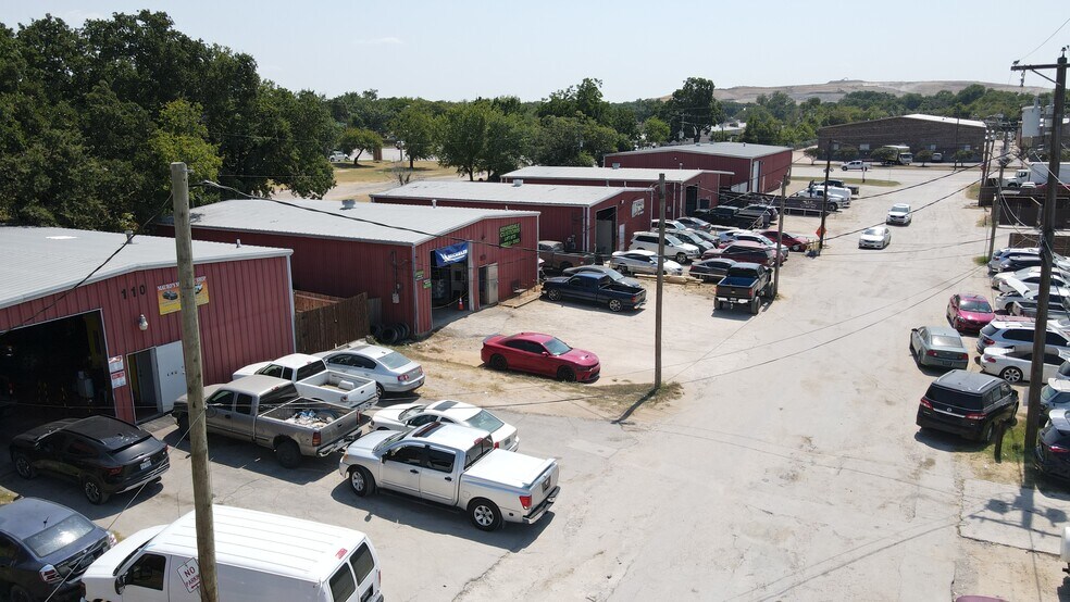 108 Industrial Dr, Kennedale, TX à vendre - Photo du bâtiment - Image 2 de 7