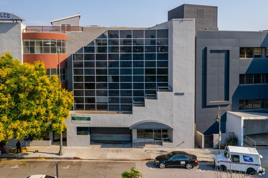 11040 Santa Monica Blvd, Los Angeles, CA à louer - Photo du bâtiment - Image 2 de 15