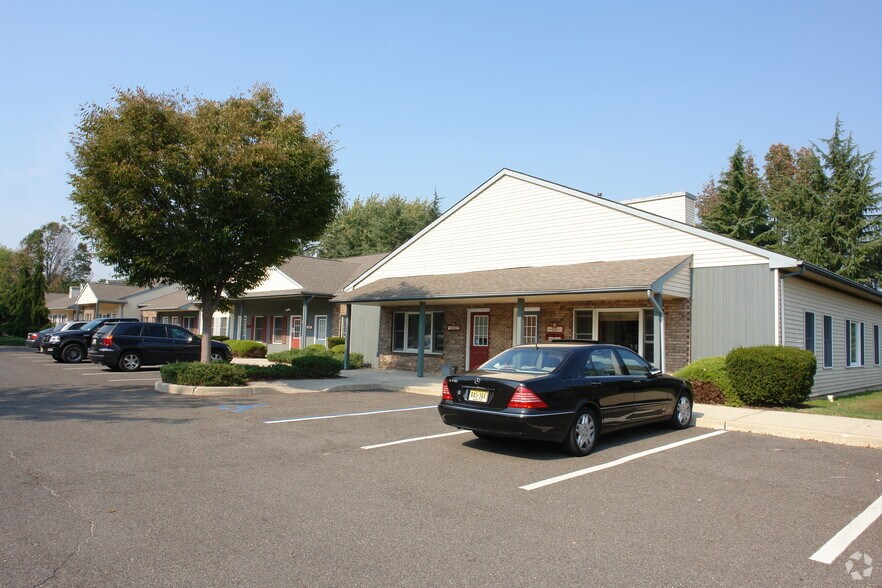 231 Crosswicks, Bordentown, NJ à vendre - Photo du bâtiment - Image 2 de 3