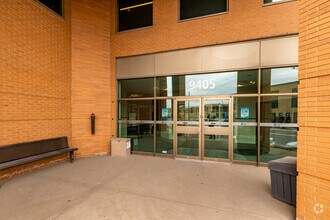 9405 Rue Sherbrooke E, Montréal, QC à louer Photo du bâtiment- Image 2 de 4