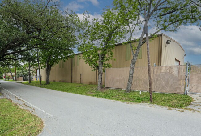 More details for 5101 Maxie St, Houston, TX - Industrial for Lease