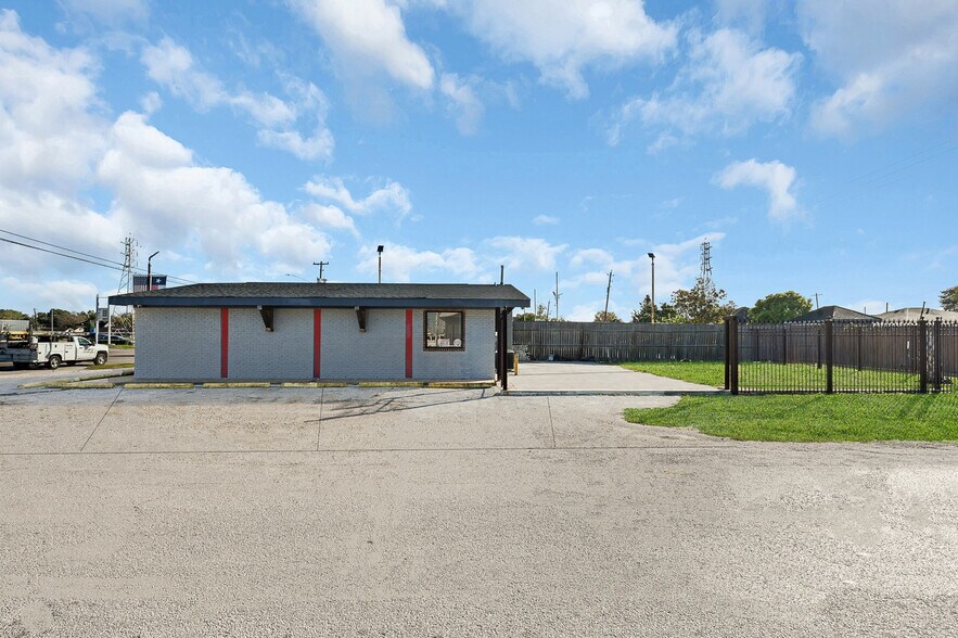 602 Spencer Hwy, South Houston, TX à vendre - Photo du bâtiment - Image 3 de 20