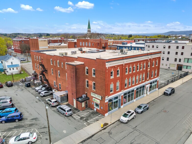 42 Summer St, Pittsfield, MA à vendre - Photo du bâtiment - Image 1 de 15