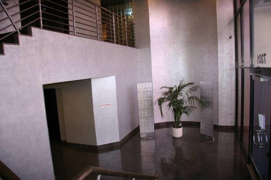 7301 Topanga Canyon Blvd, Canoga Park, CA for lease - Interior Photo - Image 3 of 27