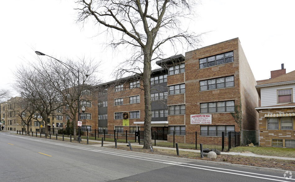 7801 S South Shore Dr, Chicago, IL for sale - Primary Photo - Image 1 of 27