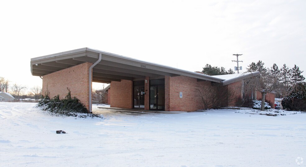 10441 Shaver Rd, Portage, MI for lease - Primary Photo - Image 1 of 6