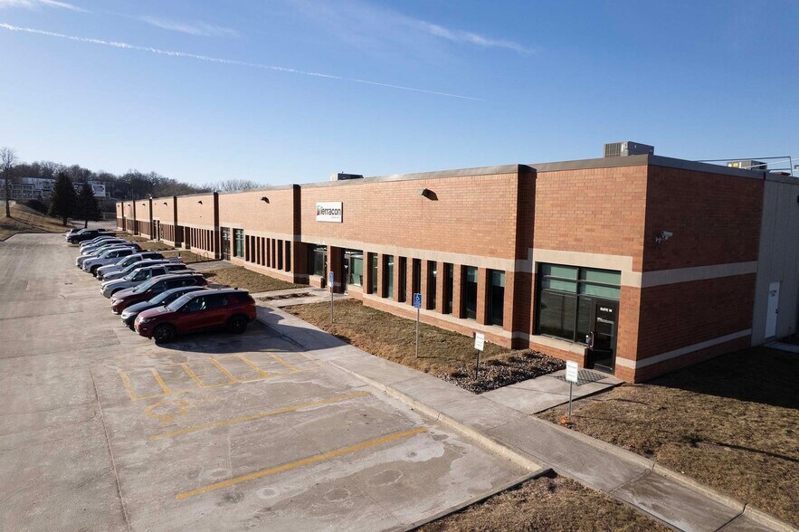 600 SW 7th St, Des Moines, IA à louer - Photo du bâtiment - Image 2 de 8