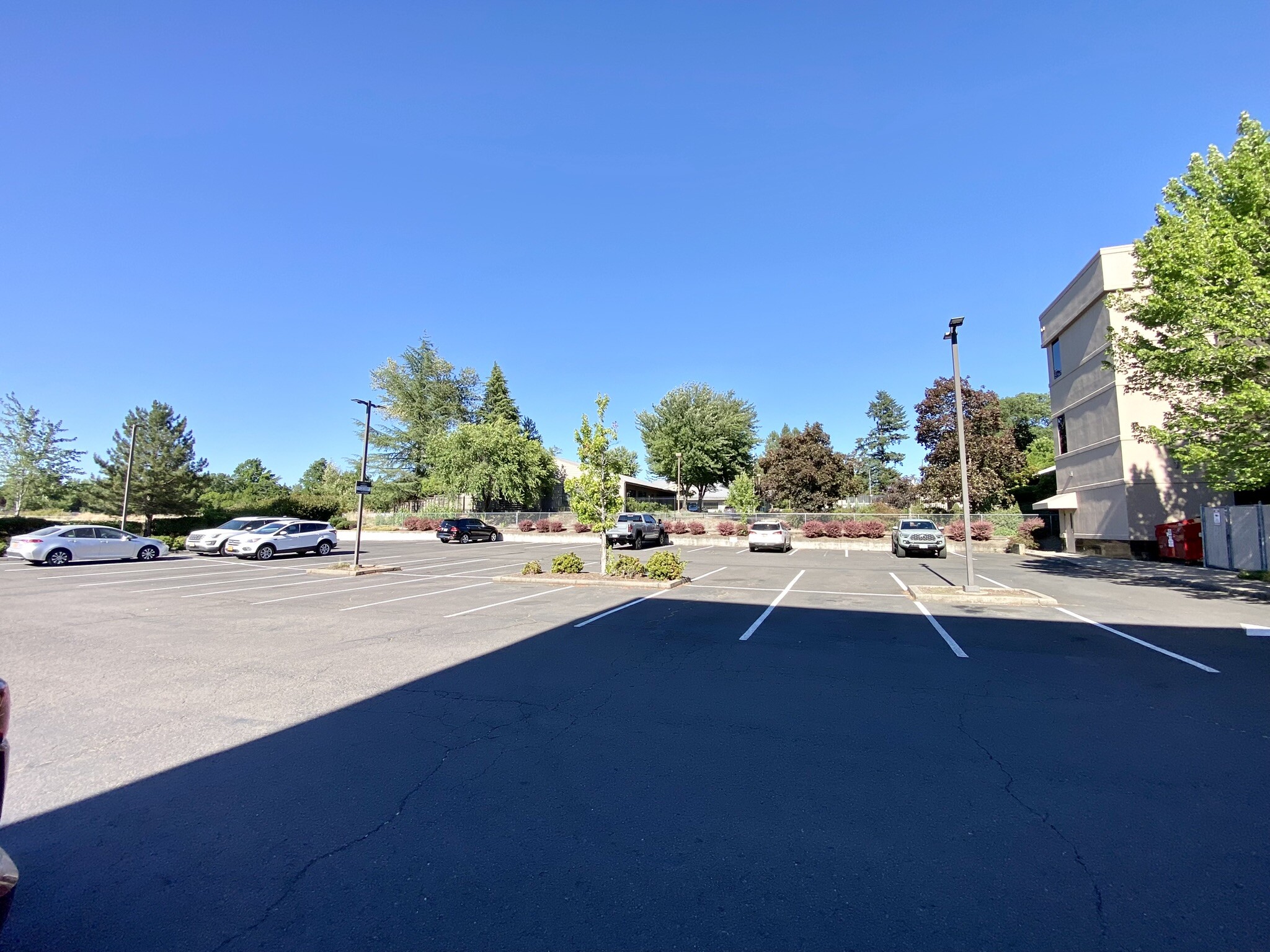 1575 E McAndrews Rd, Medford, OR for lease Building Photo- Image 1 of 36