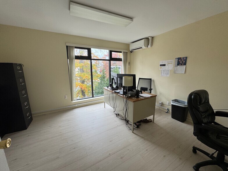 2518 Francis Lewis Blvd, Flushing, NY à vendre - Photo du bâtiment - Image 3 de 14